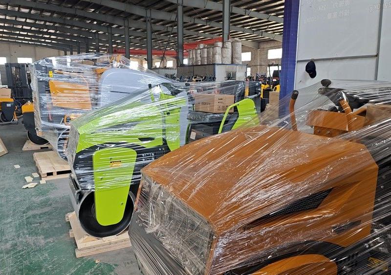 持續(xù)交貨中！奔馬小型壓路機(jī)出口發(fā)貨